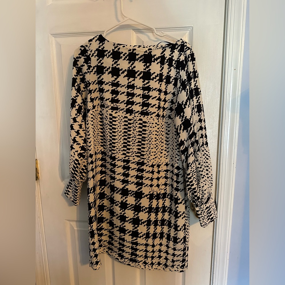 H&M Black and White Patterned Long Sleeve Dress